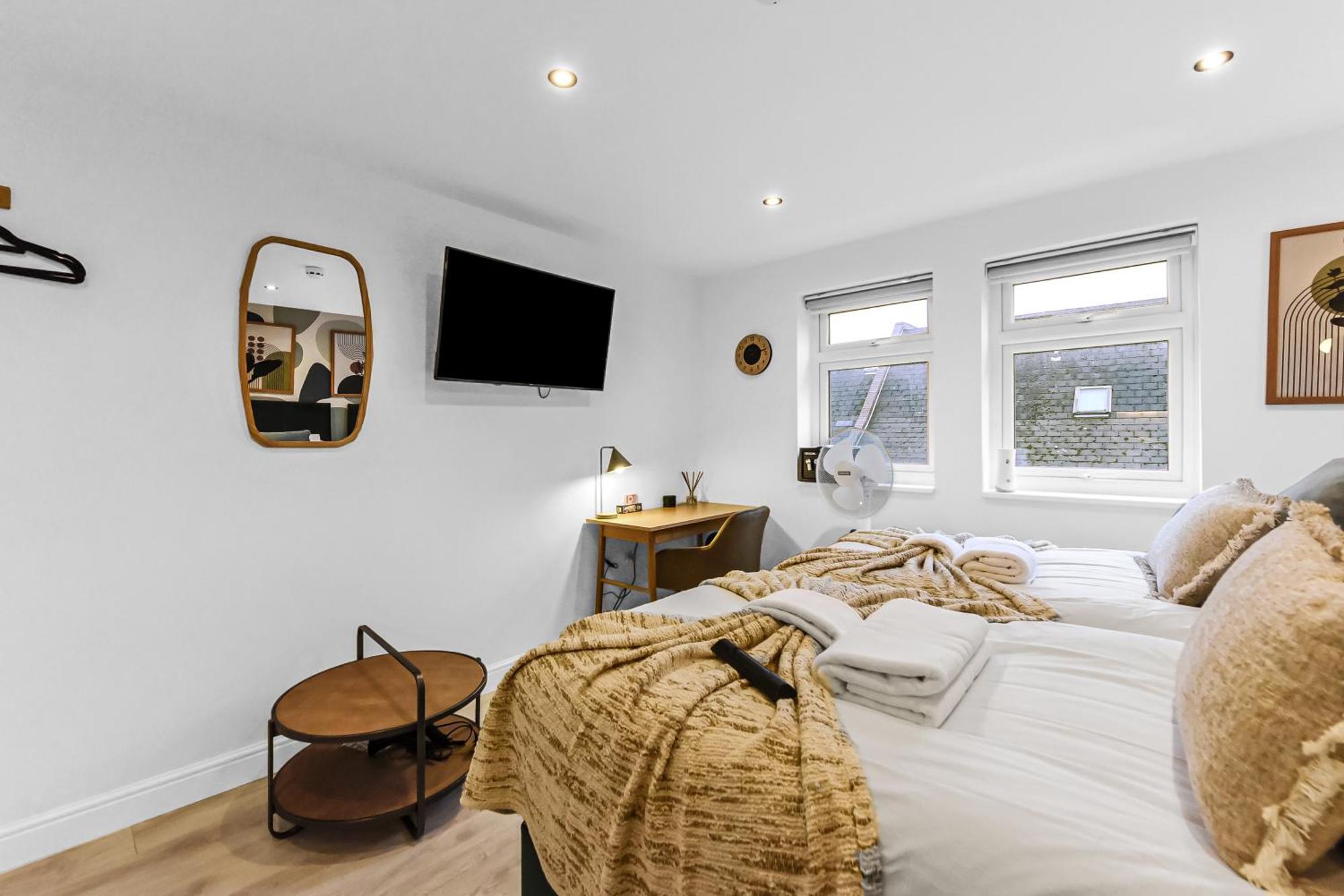 Chic & Trendy Designer With Full Kitchen Londres